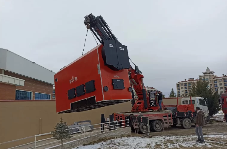 Série hybride - Photos de chaudières à eau chaude à combustible solide. 500